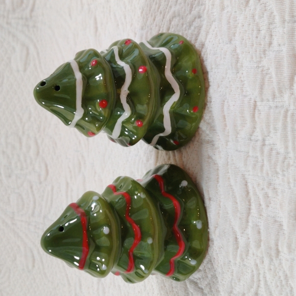 Christmas Trees Salt & Pepper Shakers - Picture 2 of 6